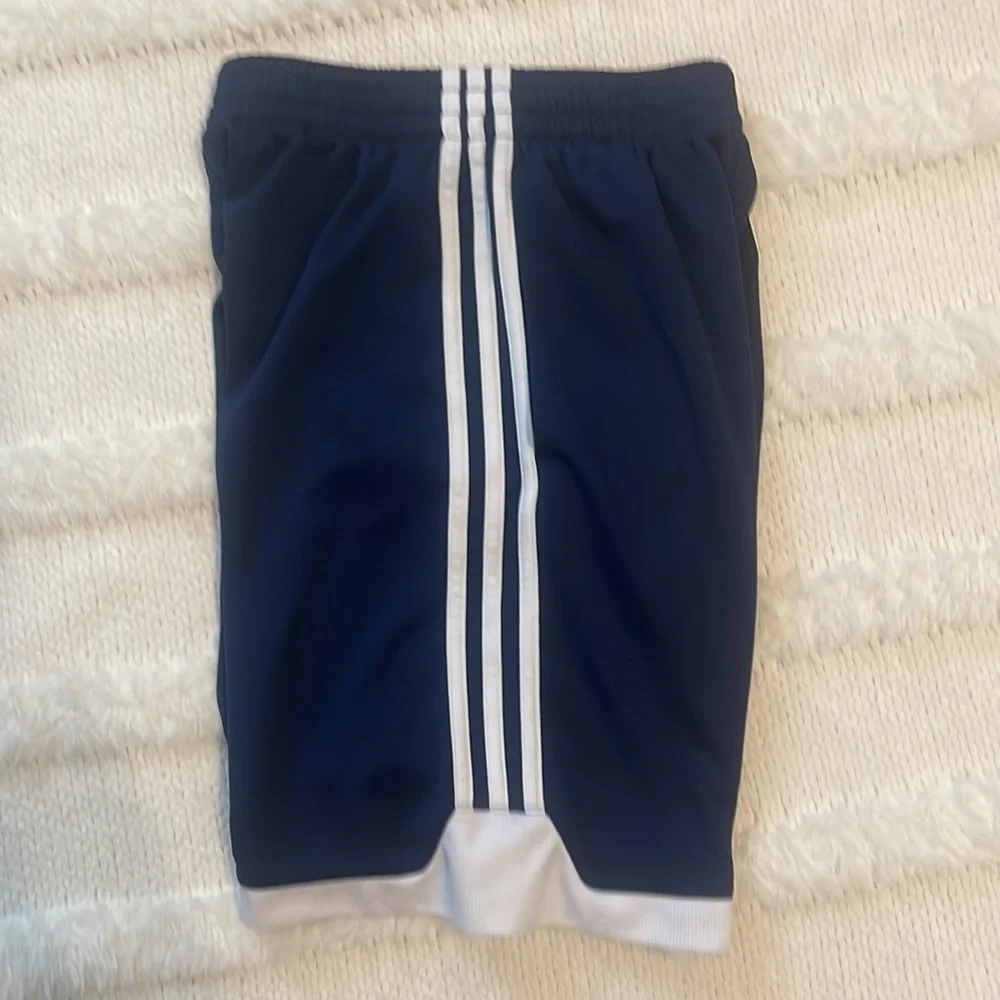 Adidas shorts pockets drawstring navy white stripes athletic top boys size 10 12